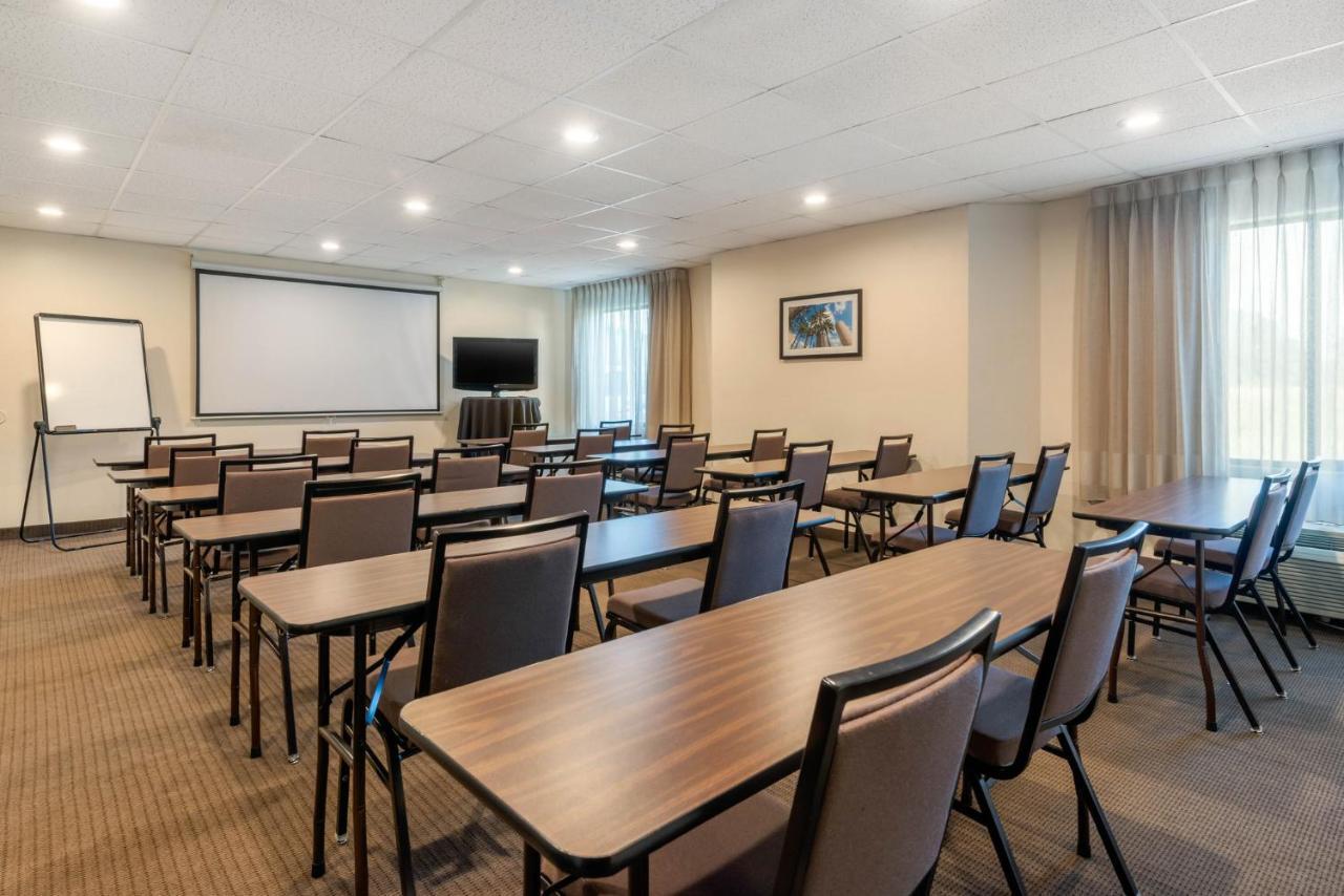 Spot X Hotel Tampa - Wesley Chapel By The Red Collection Buitenkant foto