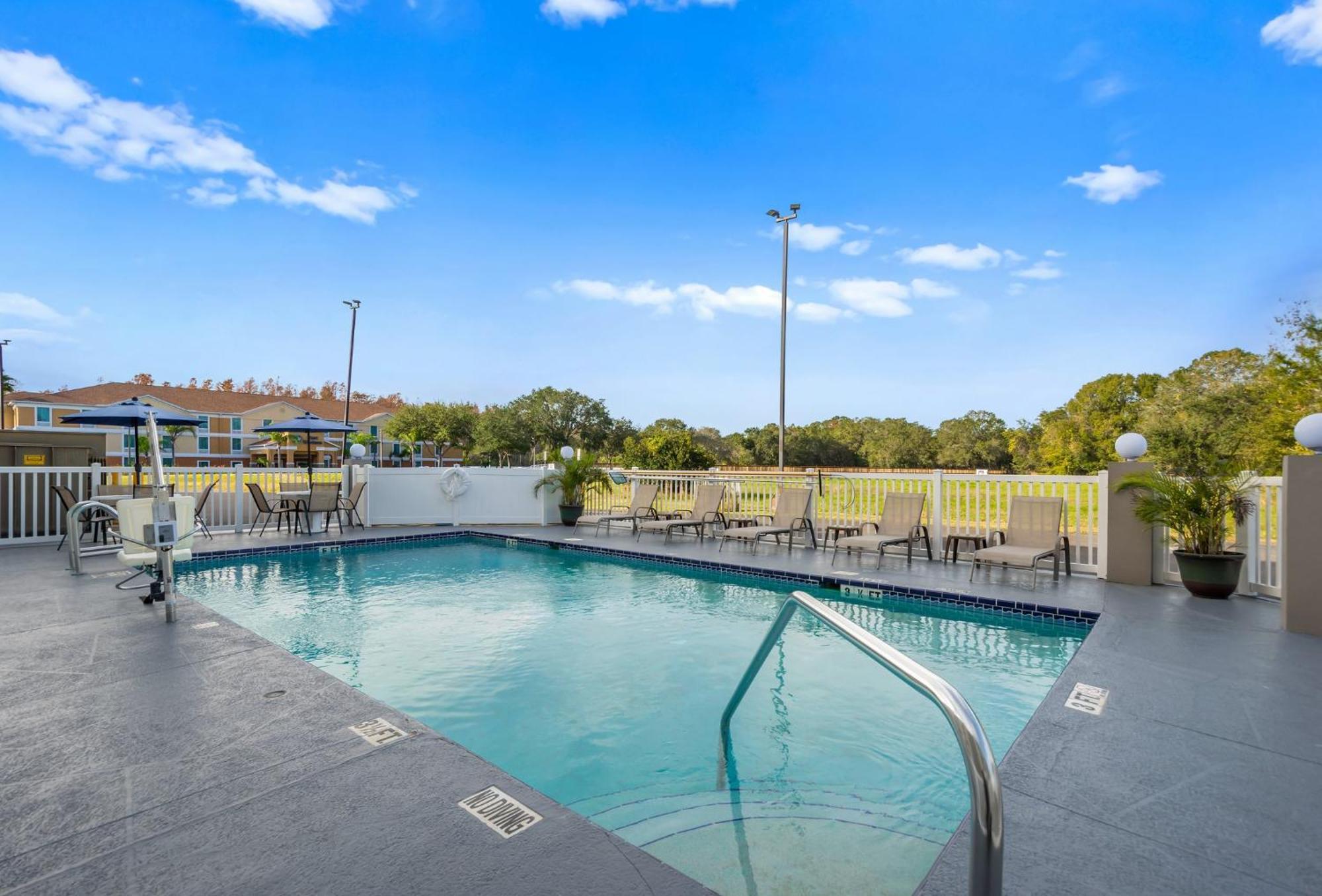 Spot X Hotel Tampa - Wesley Chapel By The Red Collection Buitenkant foto